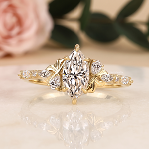 Bague de fiançailles en argent sterling 925 avec moissanite taille marquise, plaquée or, sertie de pierres latérales en forme de feuille florale, style vintage tendance - Product Image 1