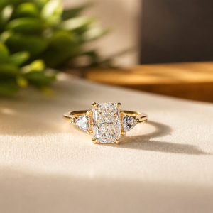Bague de Fiançailles et de Mariage Art Déco en Moissanite Coupe Coussin, Bague de Mariée Trilogie en Or Jaune Plaqué 10K, Bague Fête des Mères - Product Image 1
