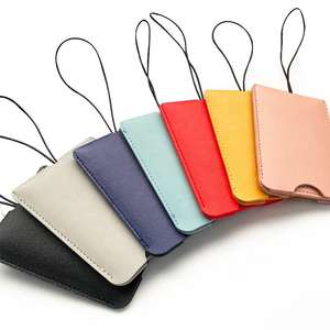 Étiquettes de bagages en cuir PU avec logo personnalisé en relief fabriquées par le fabricant - Product Image 2