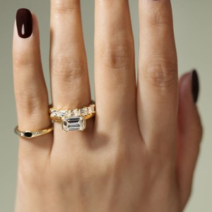 Anillo de compromiso de diamantes IGI de alta gama, estilo moderno para mujer, anillos de diamantes cultivados en laboratorio de oro amarillo. - Product Image 4