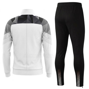 Ensemble de survêtement tendance pour homme avec un design élégant, une matière douce et respirante, parfait pour une utilisation décontractée - Product Image 2