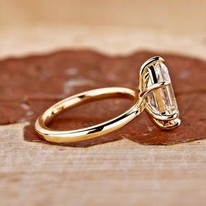 Anillo de Compromiso Solitario con Corte Hexagonal, Chapado en Oro Amarillo, Anillo Minimalista con Engaste de Diamantes, Unisex - Product Image 3