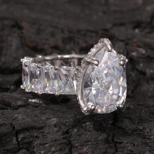 Bague Statement en Moissanite Diamant Coupe Poire en Argent Sterling 925 avec Pierres Scintillantes Brillantes – Vente en Gros - Product Image 1