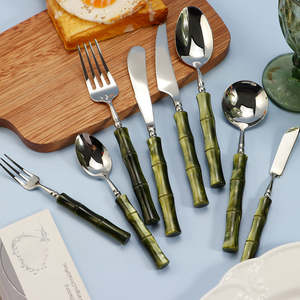 Ensemble de couverts en acier inoxydable au design classique |   Couverts élégants pour tables à manger traditionnelles et modernes - Product Image 4