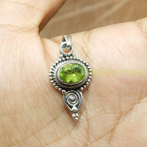 Colgante de Plata de Ley 925 Hecho a Mano con Piedra Preciosa de Peridoto Verde, Corte Ovalado Facetado Natural, Estilo Boho Étnico Vintage de Diseñador - Product Image 4