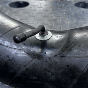 Neumático de Bicicleta de Caucho Natural de Alta Calidad, Marca KUMA, Hecho en Vietnam, con 12 Meses de Garantía, para Carreras y Trekking, 26x1x3-8 - Product Image 5