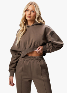 ชุดวอร์มผู้หญิงแบบครอปฮู้ดดี้และกางเกงจ็อกเกอร์ สีมิงค์เข้ม ทรงครอป ไหล่ตก ผลิตในปากีสถาน ราคาถูก รับผลิตแบบ OEM - Product Image 5