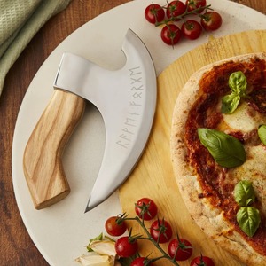 Couteau à pizza Viking fait main en forme d'hache avec étui en cuir, trancheuse en acier carbone, hache de chef Viking, accessoires haut de gamme pour four à pizza - Product Image 4