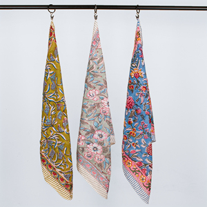 ผ้าพันคอผ้าฝ้ายพิมพ์ลายดอกไม้แบบบล็อกพิมพ์ด้วยมือ ลวดลายไม่ซ้ำใคร เป็นมิตรกับสิ่งแวดล้อม ระบายอากาศได้ดี ยืดหยุ่นได้ ใช้ได้ทุกฤดู เหมาะสำหรับทุกเพศ - Product Image 1