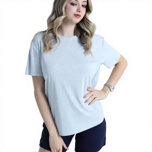 เสื้อยืดโอเวอร์ไซส์สีฟ้าอ่อน คอกลม แขนสั้น ผ้าโพลีเอสเตอร์/คอตตอน สำหรับผู้หญิงไซส์ใหญ่ ยี่ห้อ Ever Glow Plus Size ทรงปกติ น้ำหนัก 340 กรัม - Product Image 1