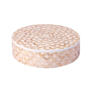 Boîte à bijoux ronde artisanale moderne en nacre avec motif floral – prix de gros du Vietnam. - Product Image 3