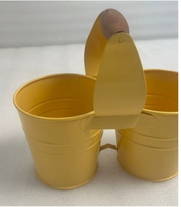 Macetero Decorativo de Hierro con Diseño Elegante y Acabado en Recubrimiento de Polvo Amarillo para Sala de Estar, Jardín, Patio y Balcón - Product Image 3