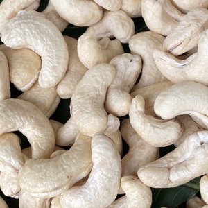 เม็ดมะม่วงหิมพานต์ดิบหัก ขายส่ง แหล่งกำเนิดเวียดนาม คุณภาพสูง เกรด W240 อายุการเก็บรักษา 24 เดือน บรรจุภัณฑ์แบบ OEM/ODM ยี่ห้อซานติโก - Product Image 1