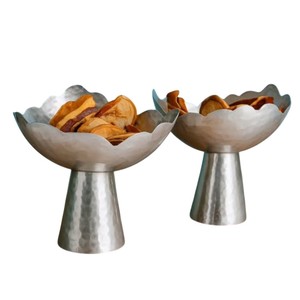 Juego de 2 tazones para servir de aluminio martillado a mano, con borde festoneado, estilo moderno, acabado plateado, para chocolate o aperitivos. - Product Image 1