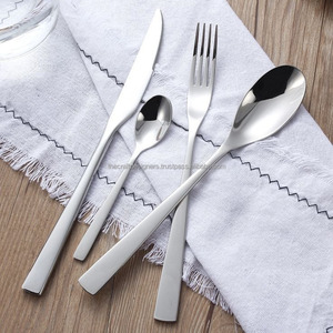 Ensemble de couverts en métal design avec une texture unique offrant une belle décoration et une fonction supérieure pour les tables à manger - Product Image 5