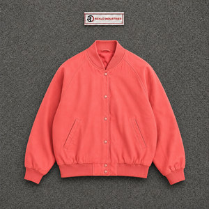 Chaqueta universitaria de lana rosa coral para hombre y mujer, chaqueta bomber extragrande personalizada con cierre de botones a presión, cuello y puños acanalados. - Product Image 5