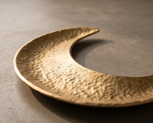 Bandeja de Servir de Metal Dorado con Forma de Luna Creciente Personalizada, Plato con Textura Agrietada, Vajilla Elegante para Suministro al por Mayor - Product Image 4