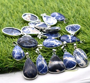 Collar con Colgante de Piedra Ovalada de Sodalita Azul Natural al por Mayor, Joyería de Piedras Preciosas de Moda Chapada en Plata para Hombres y Mujeres - Product Image 2