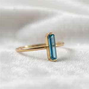 Bague en Aigue-marine Naturelle, Argent Sterling 925 Plaqué Or 14K, Pierre de Naissance de Mars, Coupe Baguette, Bague de Promesse Moderne Empilable - Product Image 4