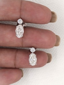 Pendientes colgantes de diamantes cultivados en laboratorio, ovalados y redondos, de 2.10 quilates, pendientes minimalistas de dos piedras, oro blanco macizo de 18 quilates para mujer - Product Image 4