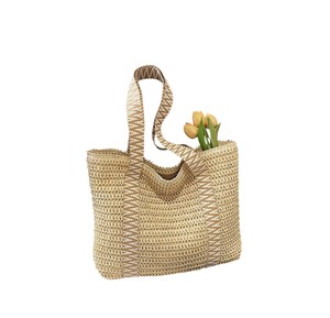 Bolso versátil de hilo natural, perfecto para aventuras de verano, con una llamativa decoración de malla hueca. - Product Image 1