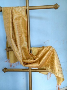 Chal de Seda Amarillo para Mujer, Tejido con Patrón Paisley, Bufanda Larga con Borlas, Estola Ligera Tradicional, Elástica en Cuatro Direcciones, Multiusos - Product Image 2