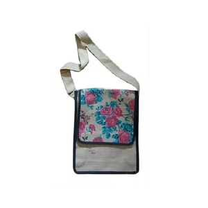 Sac messager en toile à motif floral avec bandoulière réglable, sac à bandoulière léger pour les voyages quotidiens, transport décontracté pour hommes et femmes - Product Image 1