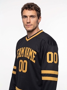 Camiseta de Hockey sobre Hielo Negra y Dorada para Hombre, Cuello en V, Manga Larga, Transpirable, de Malla, 100% Poliéster AR Tex, con Impresión del Nombre del Equipo - Product Image 4