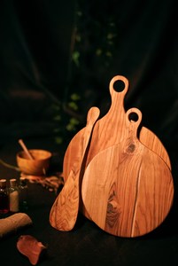 Planche à découper ronde en bois avec poignée, plateau de service en bois pour la cuisine et la salle à manger - Product Image 2