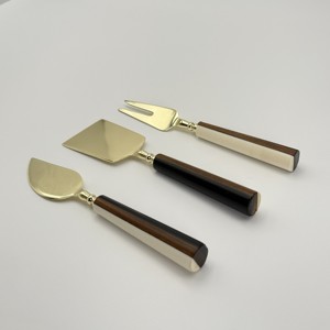 Ensemble de 3 couteaux à fromage en acier inoxydable faits à la main, avec manche en résine, pour servir le fromage au petit-déjeuner – Vente chaude - Product Image 4