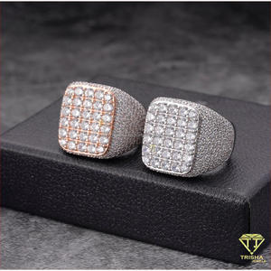 Anillo Cuadrado Audaz de Plata de Ley 925 con Diamante Cultivado en Laboratorio y Detalles de Piedras Brillantes para Minoristas - Product Image 4
