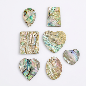 Coquilles d'ormeaux naturelles coupées en vrac, éclats de coquilles Paua irisées pour incrustations de bijoux, rituels de purification, artisanat et décoration intérieure - Product Image 1