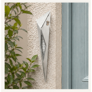Étui à Mézouzah Moderne en Étain Fait Main avec Fenêtre à Parchemin, Décoration de Porte Juive Contemporaine Artisanale, Artisanat Judaïque - Product Image 4