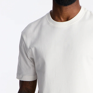 Design avant-gardiste à manches courtes OEM 2026 – Haut à manches courtes pour homme, texture lisse, pour tenue décontractée, avec personnalisation du logo - Product Image 3