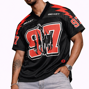 Maillot de football américain personnalisé en mesh pour hommes, noir et rouge, avec motifs graphiques, respirant, en polyester, fabrication OEM en gros, USA - Product Image 4