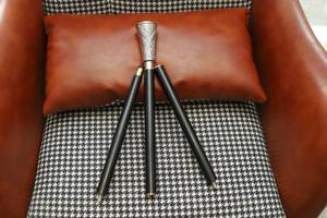 Bastón de madera antiguo con mango de latón plateado, grabado floral, bastón de color plateado desmontable, bastón elegante negro para hombre - Product Image 5