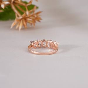 Elegante anillo de banda con cinco diamantes de corte ovalado en oro rosa para mujer, regalo de lujo para boda, compromiso o aniversario, joyería fina. - Product Image 2