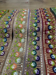 Bordure en dentelle brodée multicolore avec fleurs et sequins, en tissu de coton fait main, pour robes, sacs, mariages et décorations de cadeaux - Product Image 3