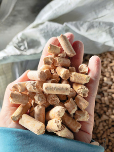 Pellets de Madera de Pino KIM NGHIA - Arena para Animales con 24 Meses de Vida Útil - Product Image 3