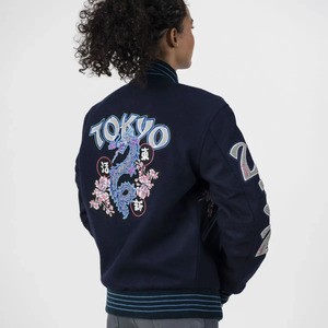 Chaqueta Varsity Personalizada al por Mayor para Mujer, Chaqueta Bomber de Béisbol Universitaria de Primera Calidad, Ropa Casual Urbana OEM - Product Image 3