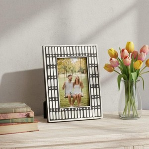 Cadre photo artisanal écologique en os incrusté avec un design mosaïque rayé élégant pour la décoration intérieure - Product Image 6