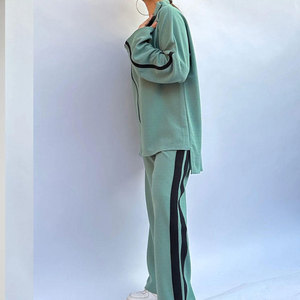 Conjunto Deportivo con Capucha para Mujer, Color Verde Menta, Corte Holgado, con Bolsillos Laterales, Diseño a Rayas, Ropa Casual de Otoño - Product Image 1