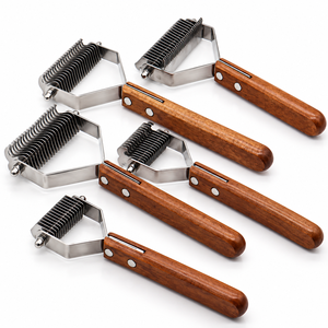 Rastrillo Desenredante de Acero Inoxidable con Mango de Madera para Perros y Gatos de Pelaje Grueso, Herramienta de Peluquería Canina para Dueños de Mascotas - Product Image 1