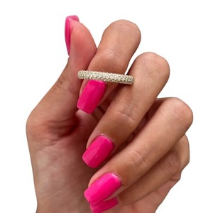 Bague éternelle de luxe à trois rangs micro-pavés de diamants de laboratoire en or 14K, 18K ou platine - Product Image 2