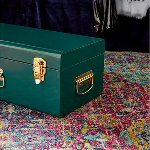 Baúl Metálico Moderno Vintage, Caja de Almacenamiento Rectangular Clásica y Duradera con Cierres de Latón y Asa, Capacidad Personalizable para Artículos Diversos - Product Image 4