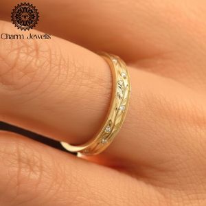 Bague de fiançailles en moissanite plaquée or 22 carats pour femme Charm Jewells, design floral classique, sertissage à griffes, certifiée IGI, argent 3g - Product Image 5