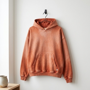 Sweat-shirt à capuche surdimensionné pour homme, orange, effet peinture vieillie, style streetwear, en molleton personnalisé, vêtement décontracté et tendance - Product Image 2