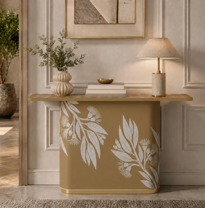 Console de salon grise douce avec incrustations en os et deux tiroirs à motifs floraux, sur un cadre en métal doré, en gros. - Product Image 2