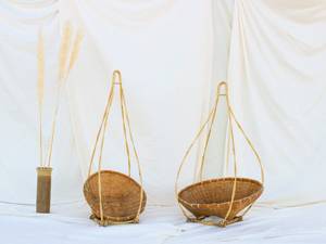 Poteau de transport indonésien avec paniers, très grand, en rotin et bambou tressé à la main, avec étrier d'épaule, style Wabi Sabi, fournisseur mondial de décorations - Product Image 3