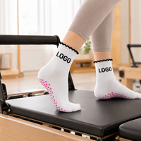 Chaussettes de Pilates Reformer avec logo personnalisé, antidérapantes, respirantes, pour femmes, chaussettes mi-hautes pour barre, yoga et studio